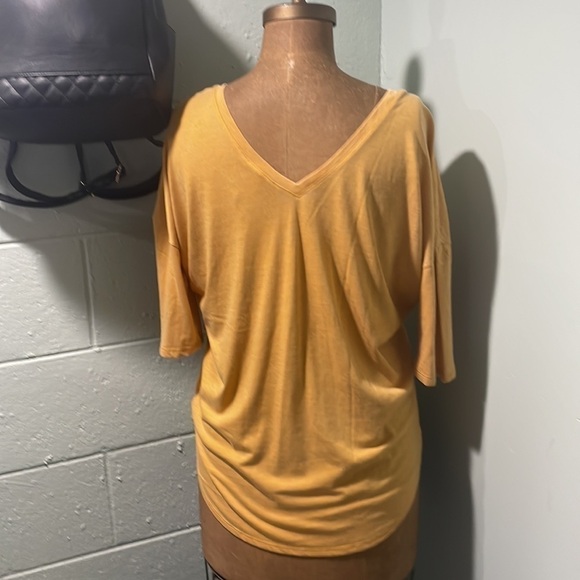 Express size small slouch v-neck tee in mustard yellow - Picture 3 of 4
